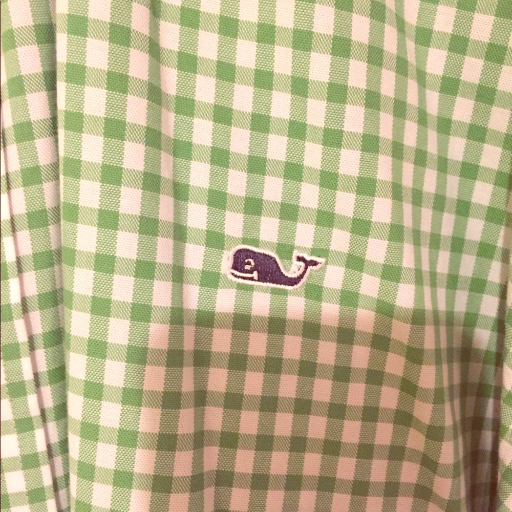 Vineyard Vines button down - large